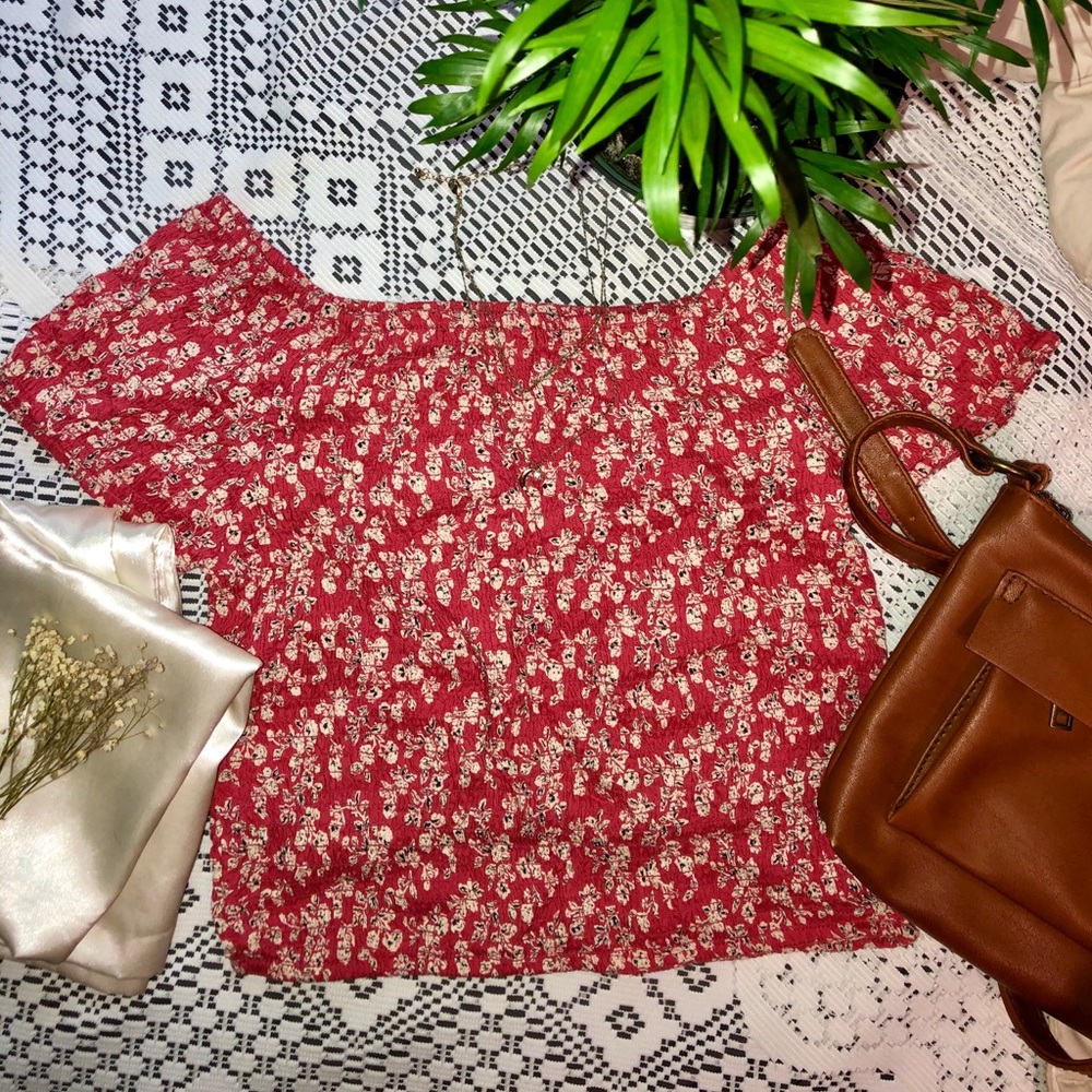 Coral short sleeve floral top